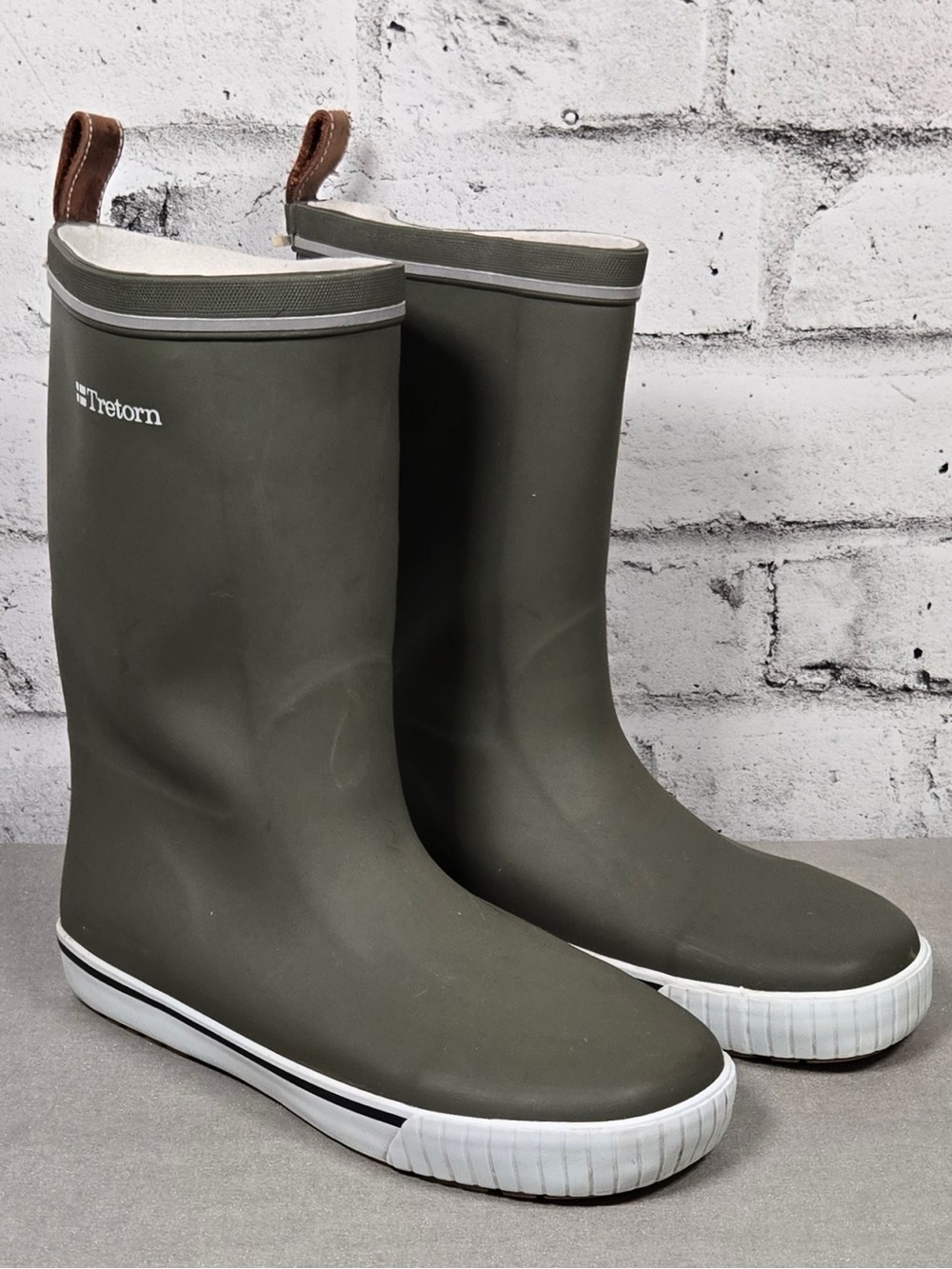 Tretorn Olive Green Waterproof Rain Boots Size 7 Rubber Mid Calf Boots